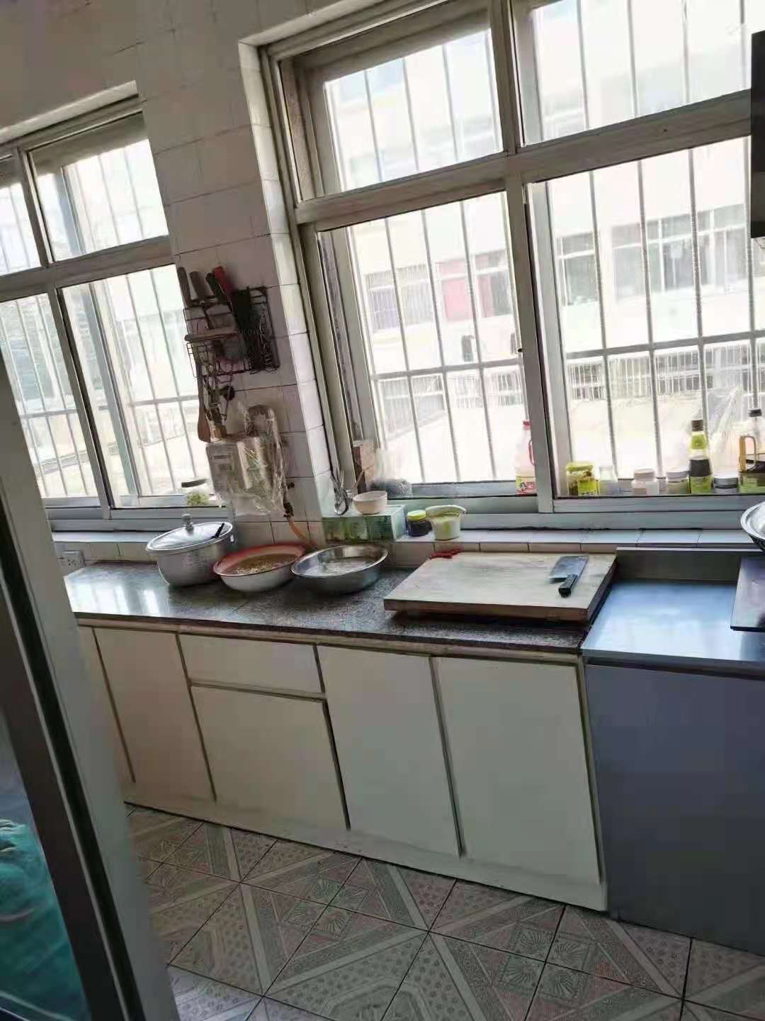 黄山府前一中学区房】一中西门步行街贴地2楼