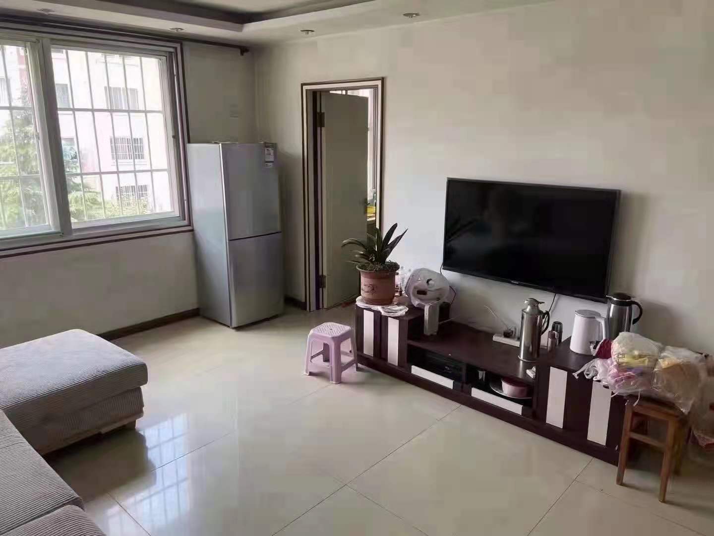 润泽小区步梯2楼，94平左右，房主自己装修，双证齐全，三室