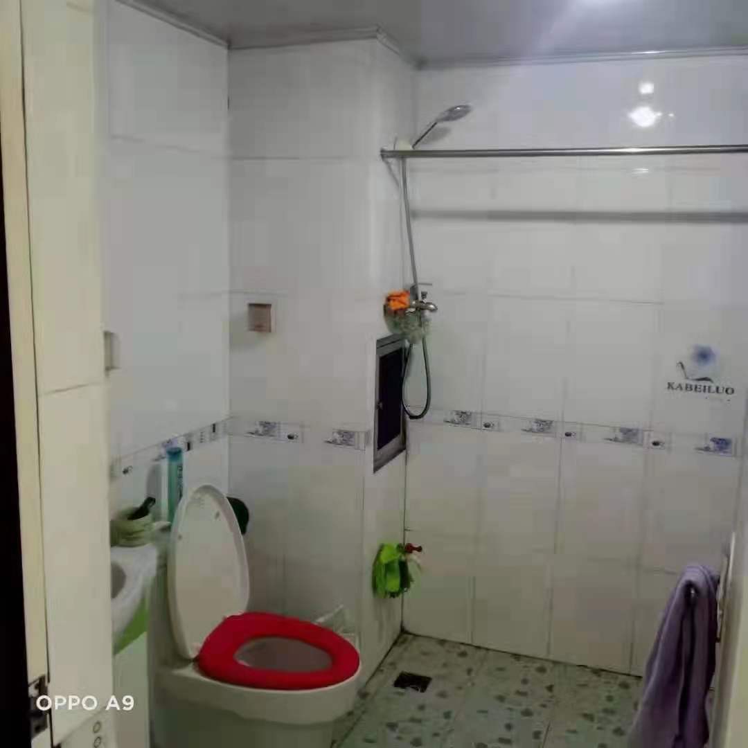 润泽小区步梯2楼，94平左右，房主自己装修，双证齐全，三室