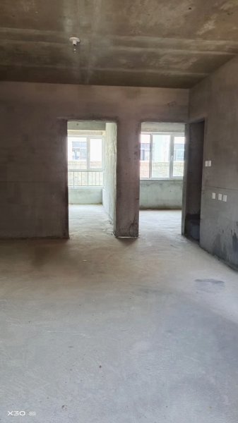 隆成林语10楼123平，土建瓷砖水电已完工，只剩木匠工程，带