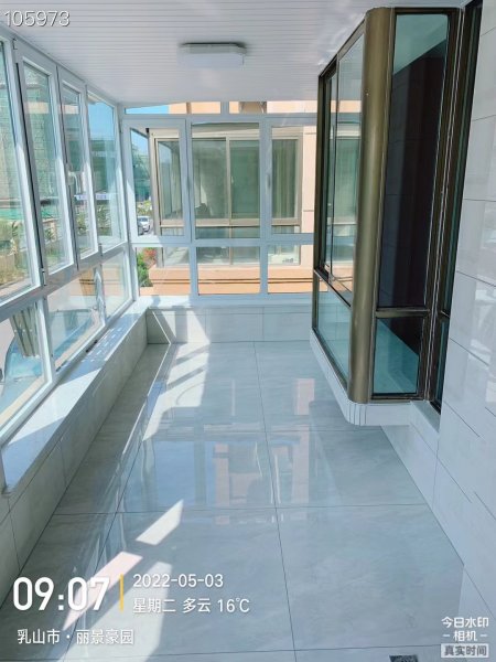 丽景豪园1楼 2015年竣工 框架楼带阳光房，房本面积86平