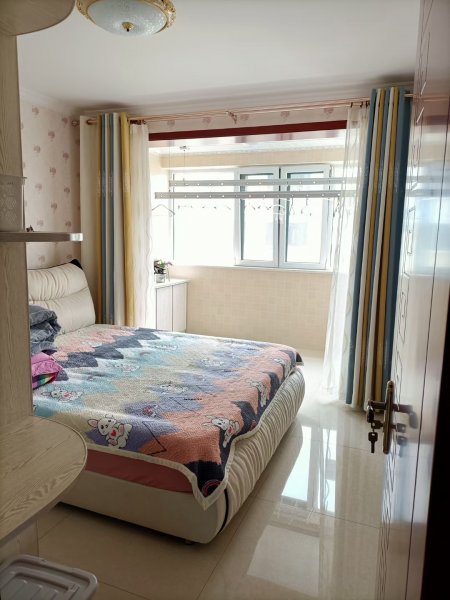 贸易城东 腾达花园小区4楼89平半框架 房主精装短住