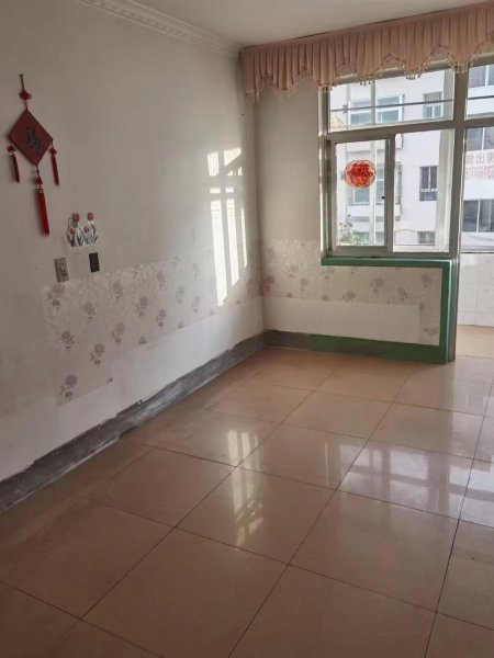 天竺绿洲东 运输公司家属楼贴地2楼72平米，带南北两个阳台，