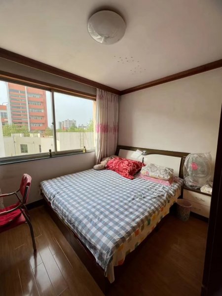 府前学区！新振华西4楼91平39.8万