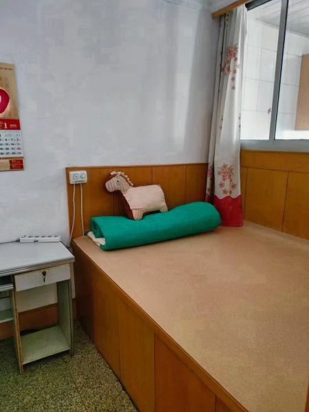 新华小区，四楼，80.56平，三室一厅，35.8万