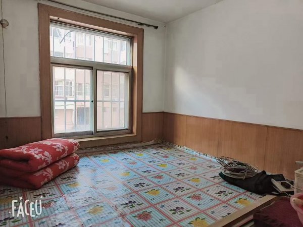 东山小区 一楼73平三室 43.8万
