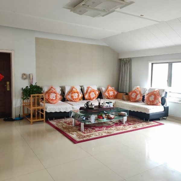 吉房出租出售——紫锦花园六楼，128平三室朝阳，两厅一卫。精