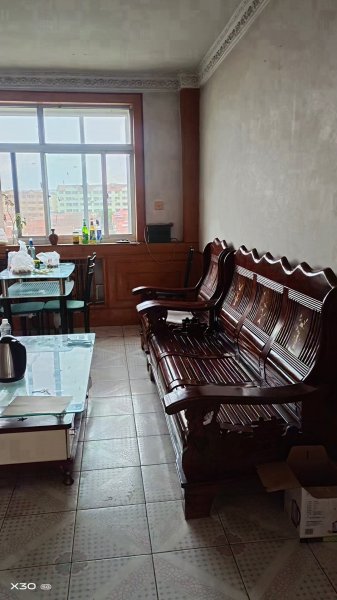 出租，腾甲庄村委后，腾达小区4楼90平，月租1000元，拎包