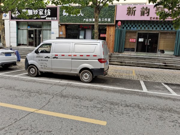 本人自带双座面包箱货