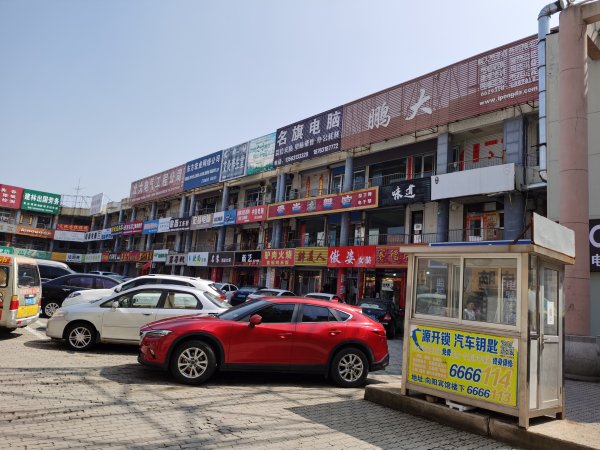 大世界商城三楼出售