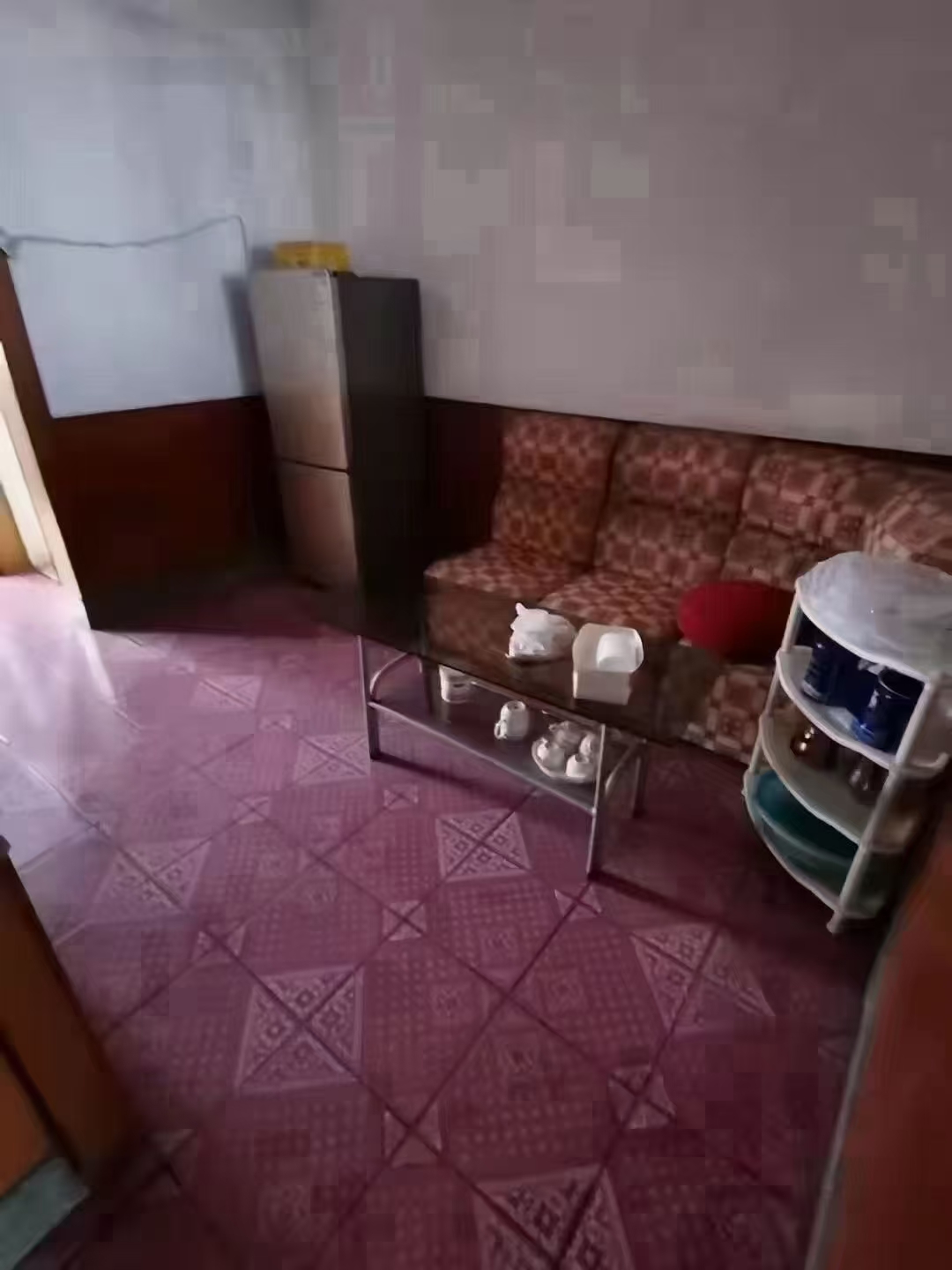 《超低价》东山小区3楼65平，简单装修，全明户型