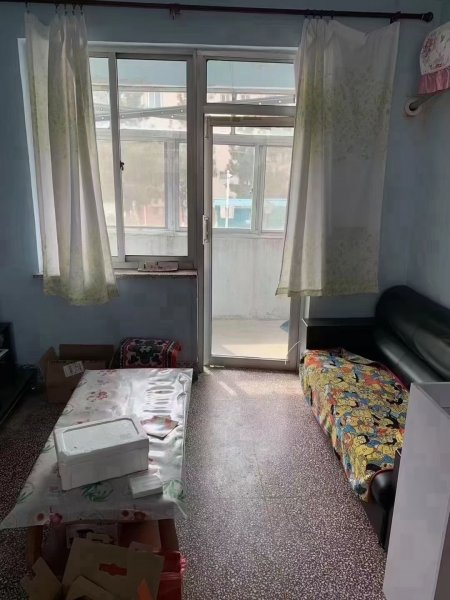 静园小区，1楼。适合老人居住