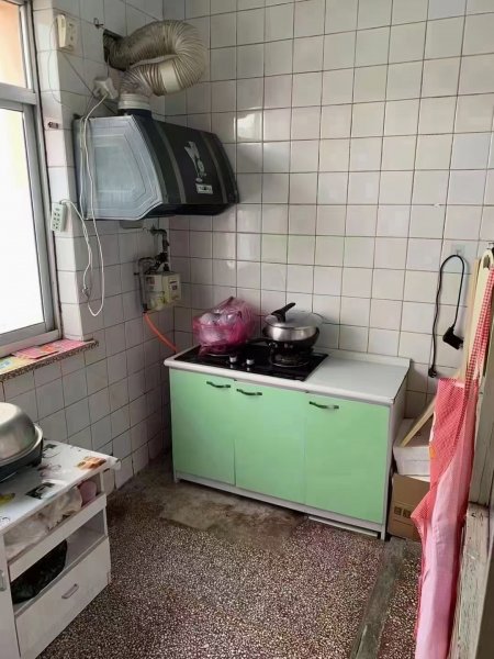 静园小区，1楼。适合老人居住
