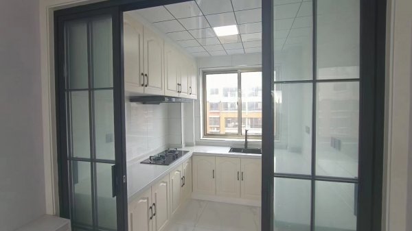 首付5万，婚房首选，金水河畔，全框架房。房主装修未住。