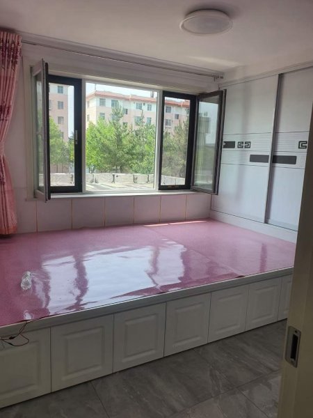 光明小区，精装短住，一楼89.5平，地暖天然气