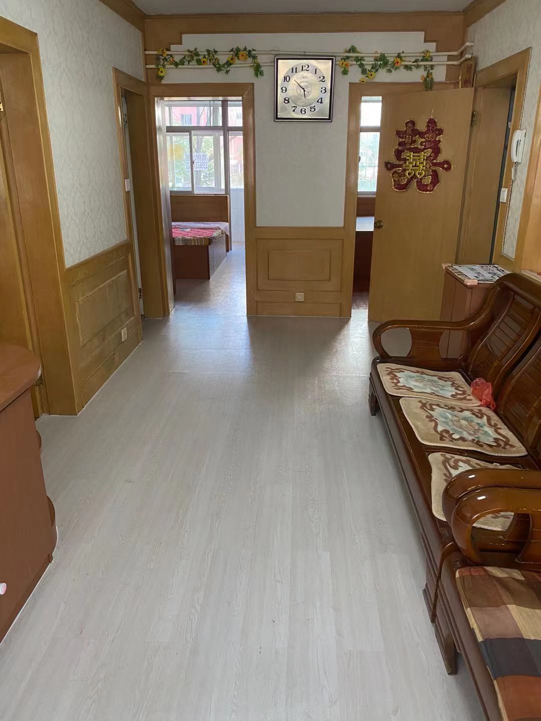 华冠二区2楼75平三室