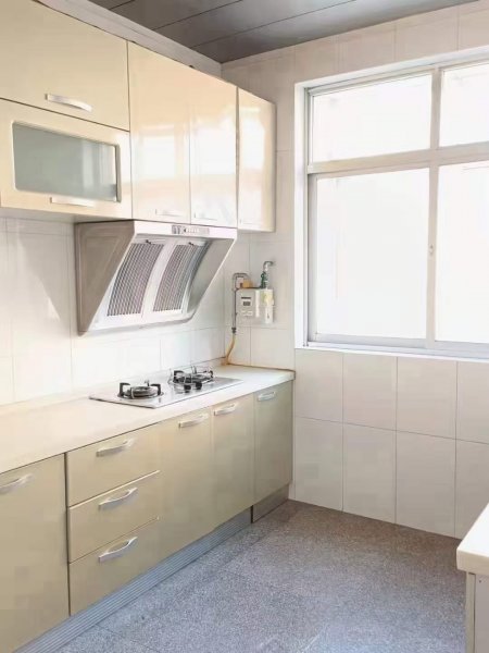 府前学区房，馨园小区三楼101平57.8万，三室，卫生间带窗