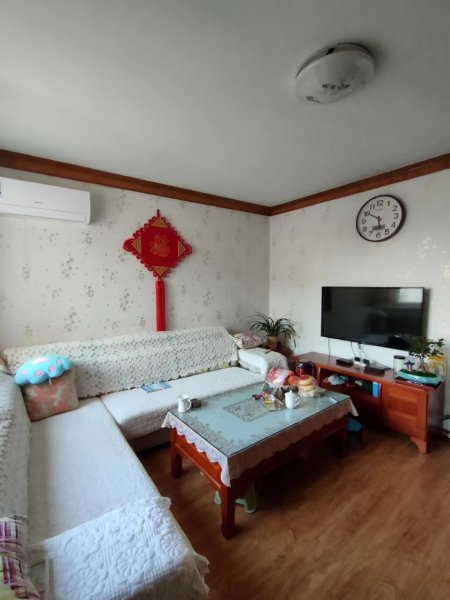 幸福小区，3楼70平，(实际面积80多平)2室一厅，实验中学