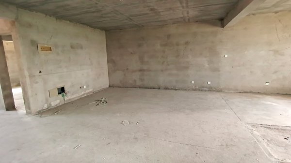 香格里拉二区丽景苑电梯6楼，给钱就卖，120平，66万