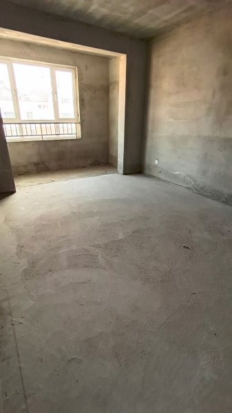 香格里拉二区丽景苑电梯6楼，给钱就卖，120平，66万