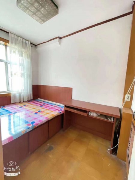 光明小区2楼66平，简装双气，三室一厅