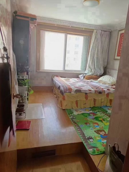 城东一区黄金楼层2楼89平