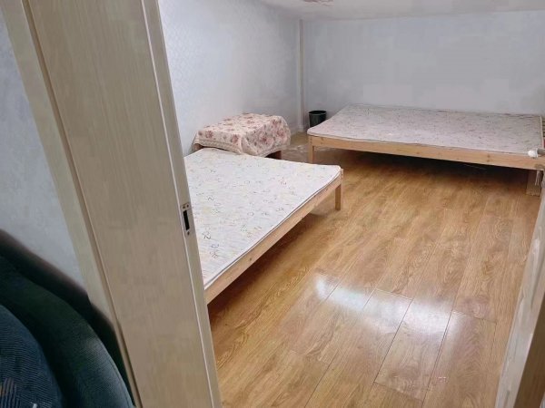 隆景园框架顶楼21.8万出售