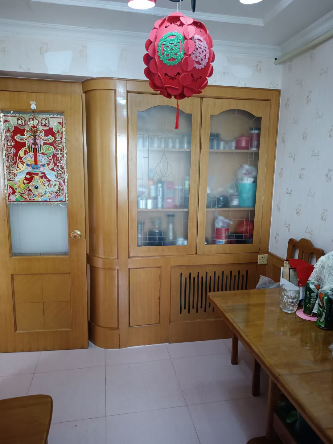 城东二区二楼，89平，两室两厅，双气，家里干净板正
