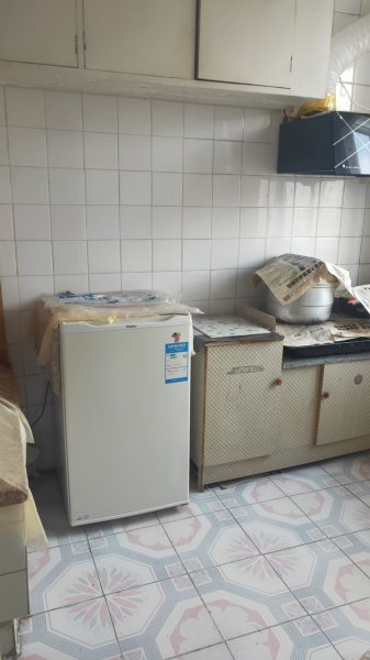 府前二实小学区房：金丰苑三楼，85平三室，简装双气，仅售48