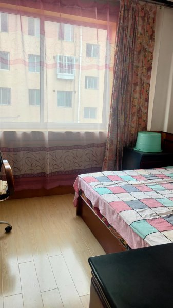 府前二实小学区房：金丰苑三楼，85平三室，简装双气，仅售48