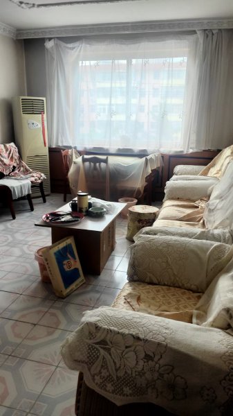 府前二实小学区房：金丰苑三楼，85平三室，简装双气，仅售48