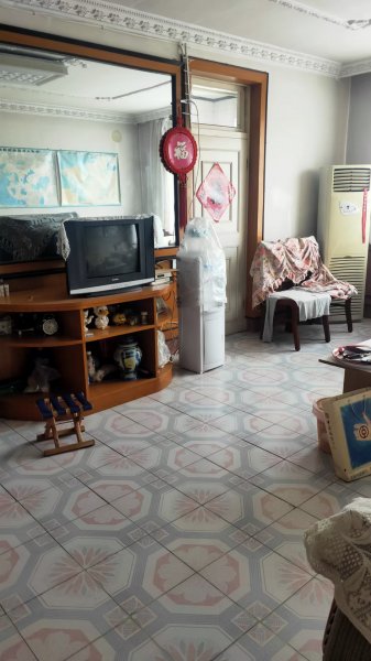 府前二实小学区房：金丰苑三楼，85平三室，简装双气，仅售48