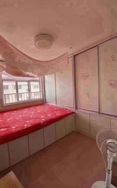 首付一万，笙歌小区起脊5楼63平，精装三室双气齐全，送新家具