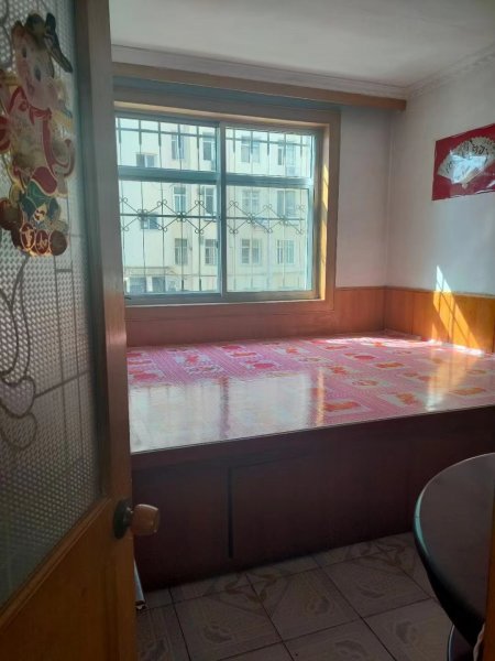 笙歌小区一楼东户 04年竣工，81平两室一厅