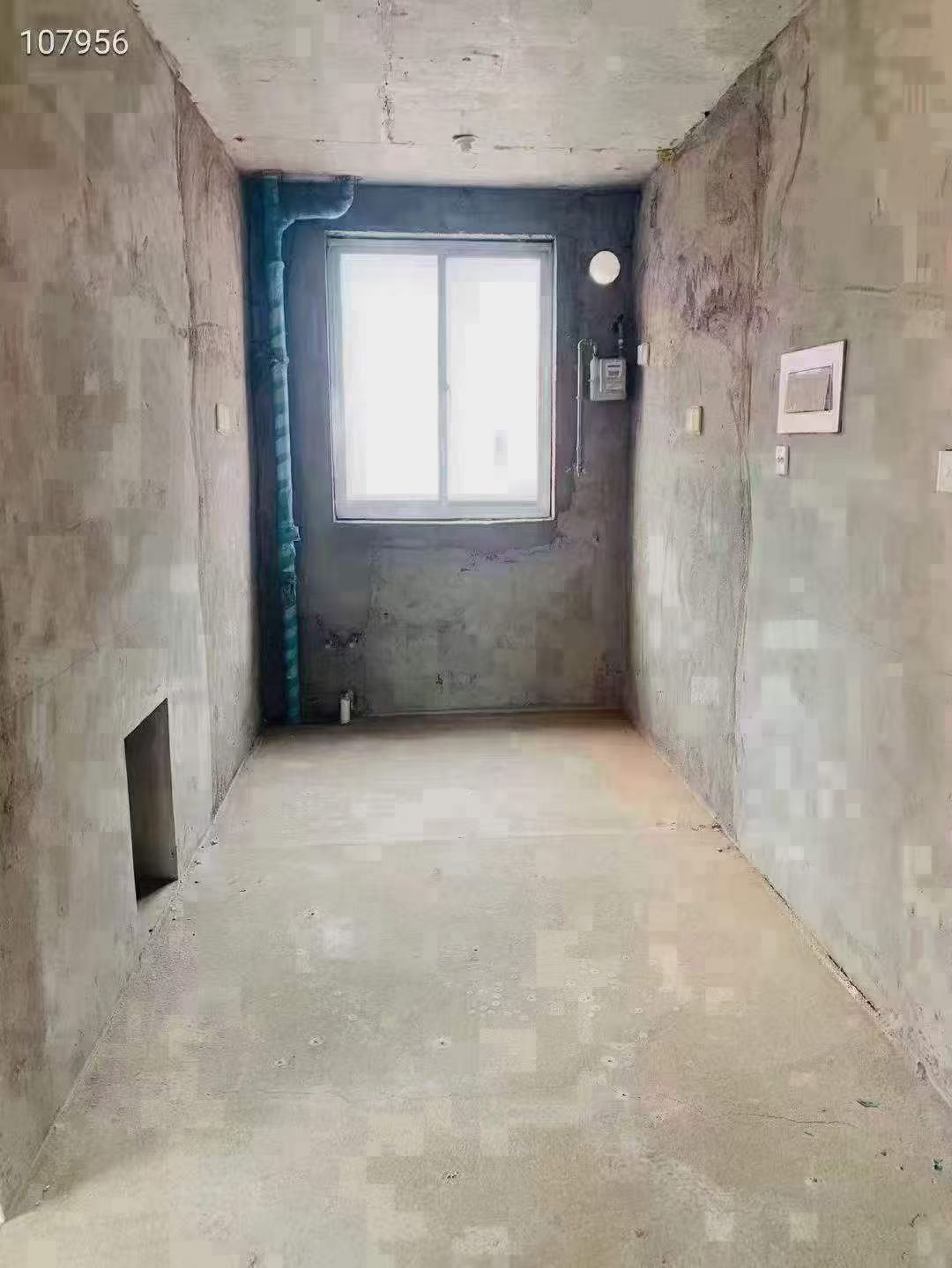 芙蓉花园二楼东边户，90平毛坯，三室框架大产权，仅售23.8