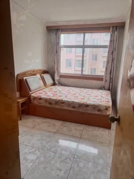 东山小区3楼，65平39.8万