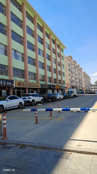 出租门市，80平，年租金3万，工艺品大门西门市，精装修