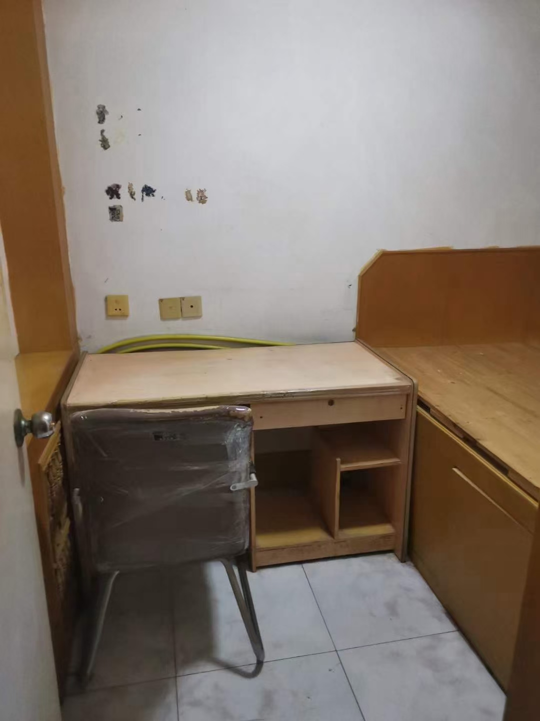 府前学区房，东山小区三楼66平 ，三室 39.8万，不议 价