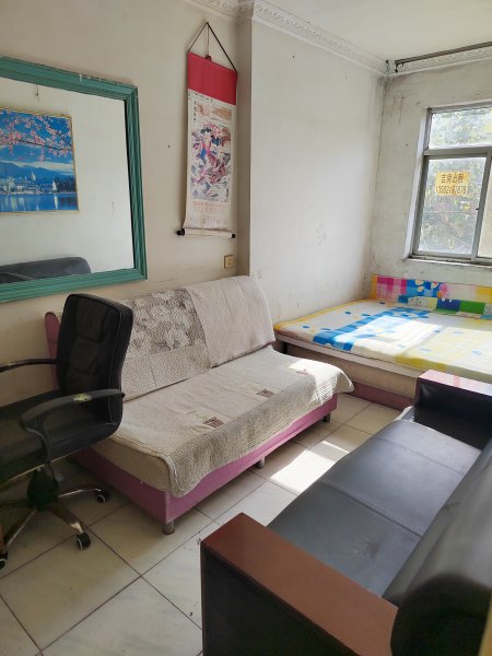 黄山路学校贴地二楼出租