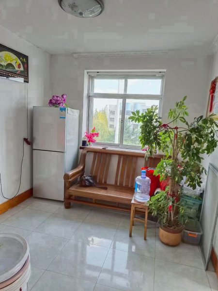 黄山府前一中学区房，向阳小区起脊6楼