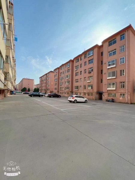府前学区：东山小区 4楼 76平，两室两厅，家里干净板正，双