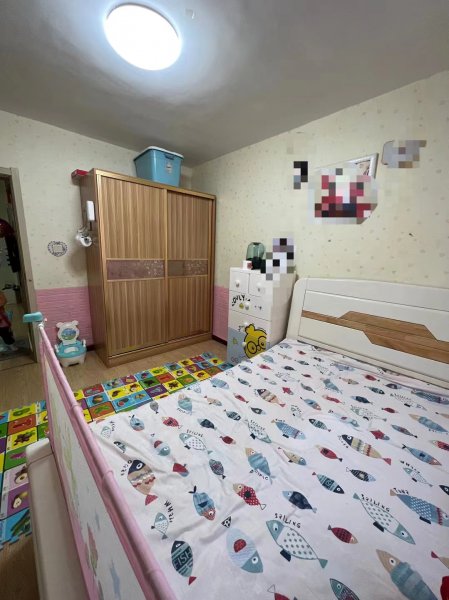 滨河小区 1楼81.26平，三室一厅