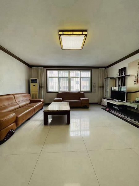 城东三区2楼边户119平，北厅，三室朝阳，双阳台，带家电家具