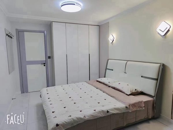华冠二区六楼，59平25.8万，豪装未住，地暖，家具家电齐全