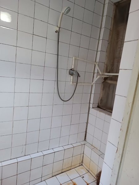 府前学区房，向阳小区一楼81平，三室一厅，双气。拎包入住