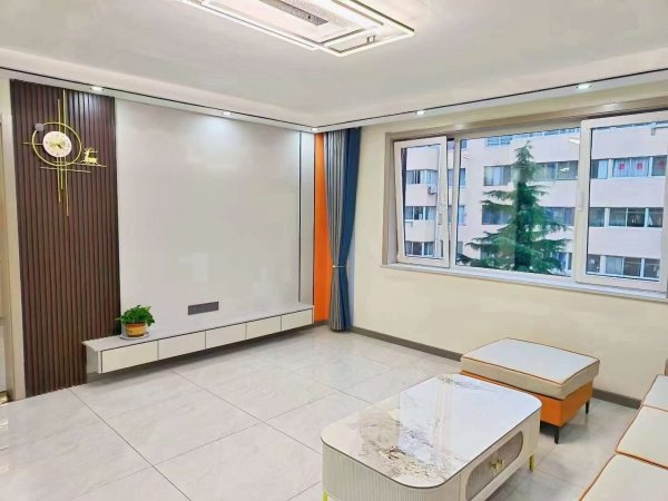 光明小区1楼，65平，精装未住，三室一厅，地暖