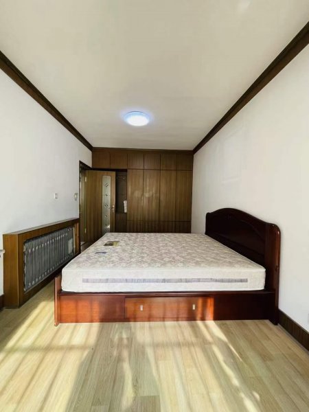 城东三区2楼边户119平，三室朝阳，双阳台，带家电家具，品牌
