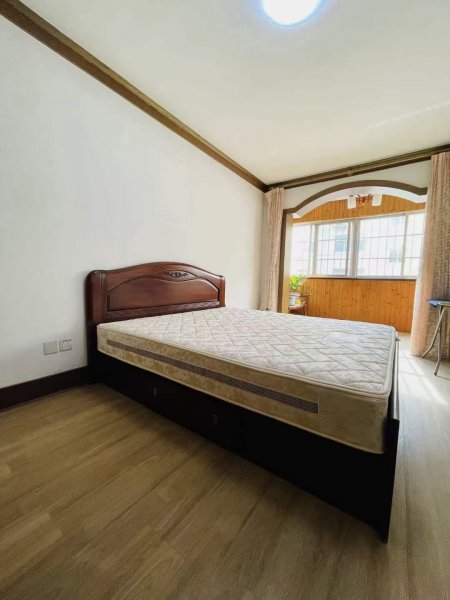 城东三区2楼边户119平，三室朝阳，双阳台，带家电家具，品牌