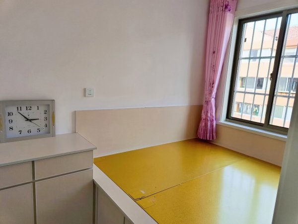 向阳二区五楼精装未住出租