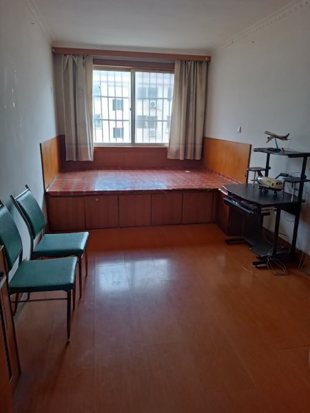 ​富山小区五楼(非顶)90平，两室两厅，配家电家具，家里干净